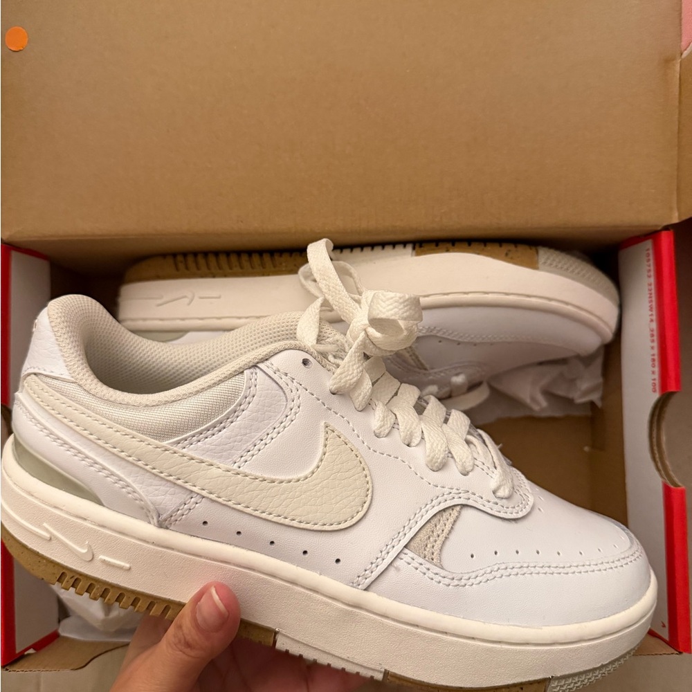 Nike Women's Gamma sneakers